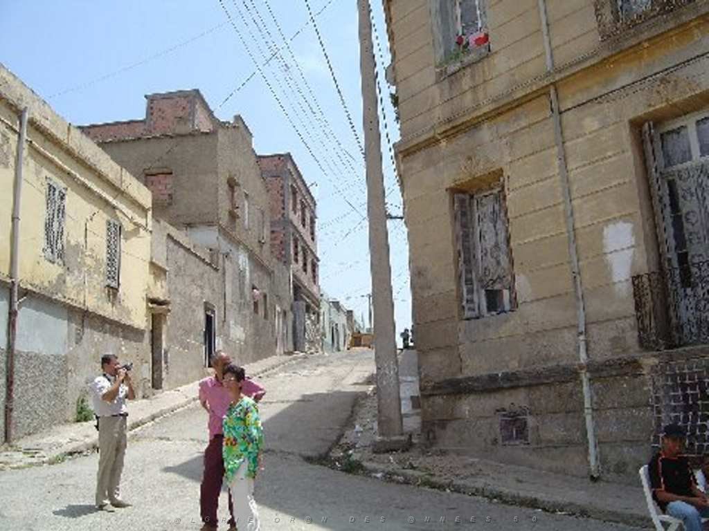 405 RUE ILE DE FRANCE PLACE CARTEAUX  ORAN 2005.JPG
